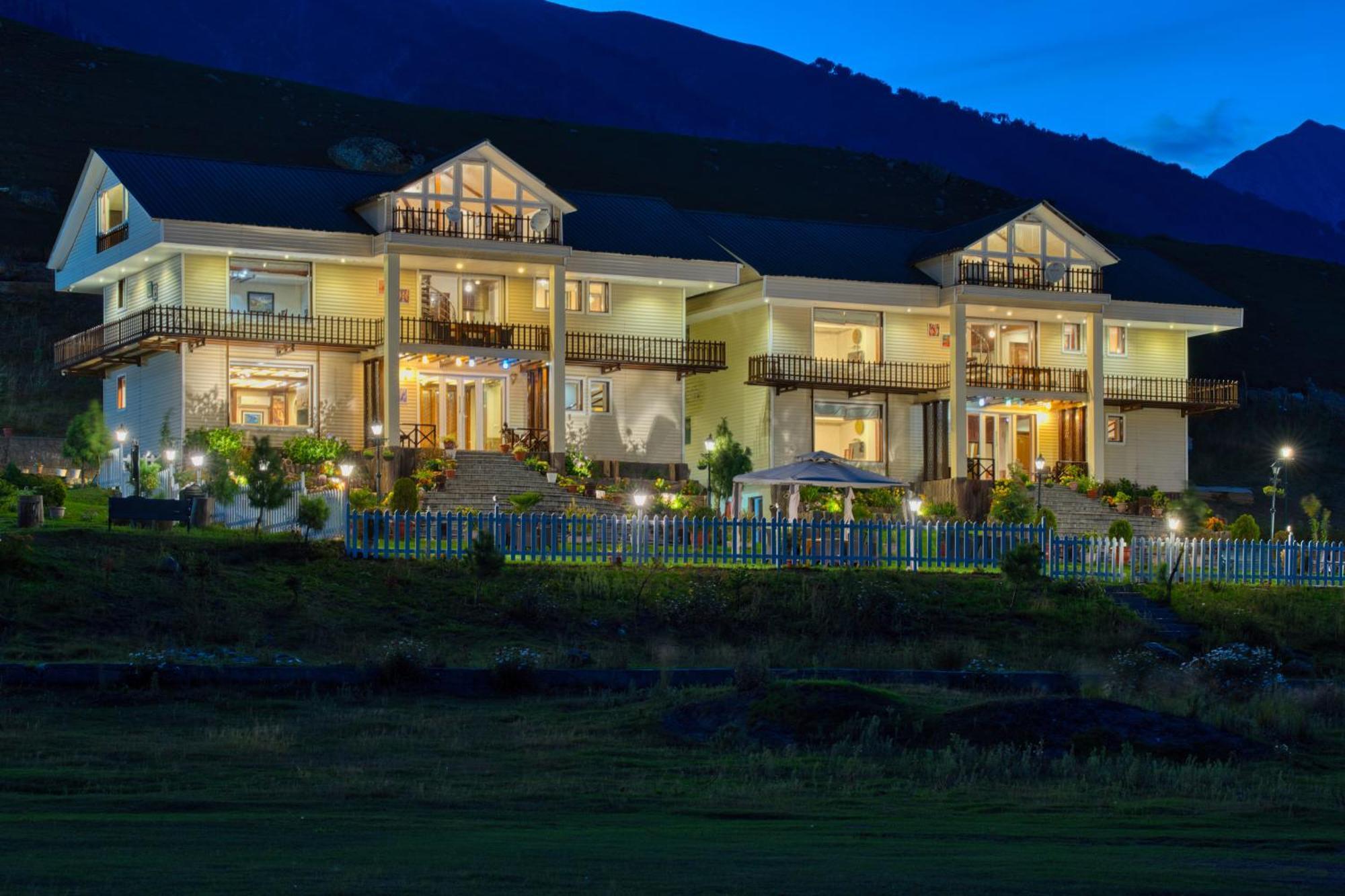 Golden Meadows Hotels & Resorts Sonamarg Exterior photo