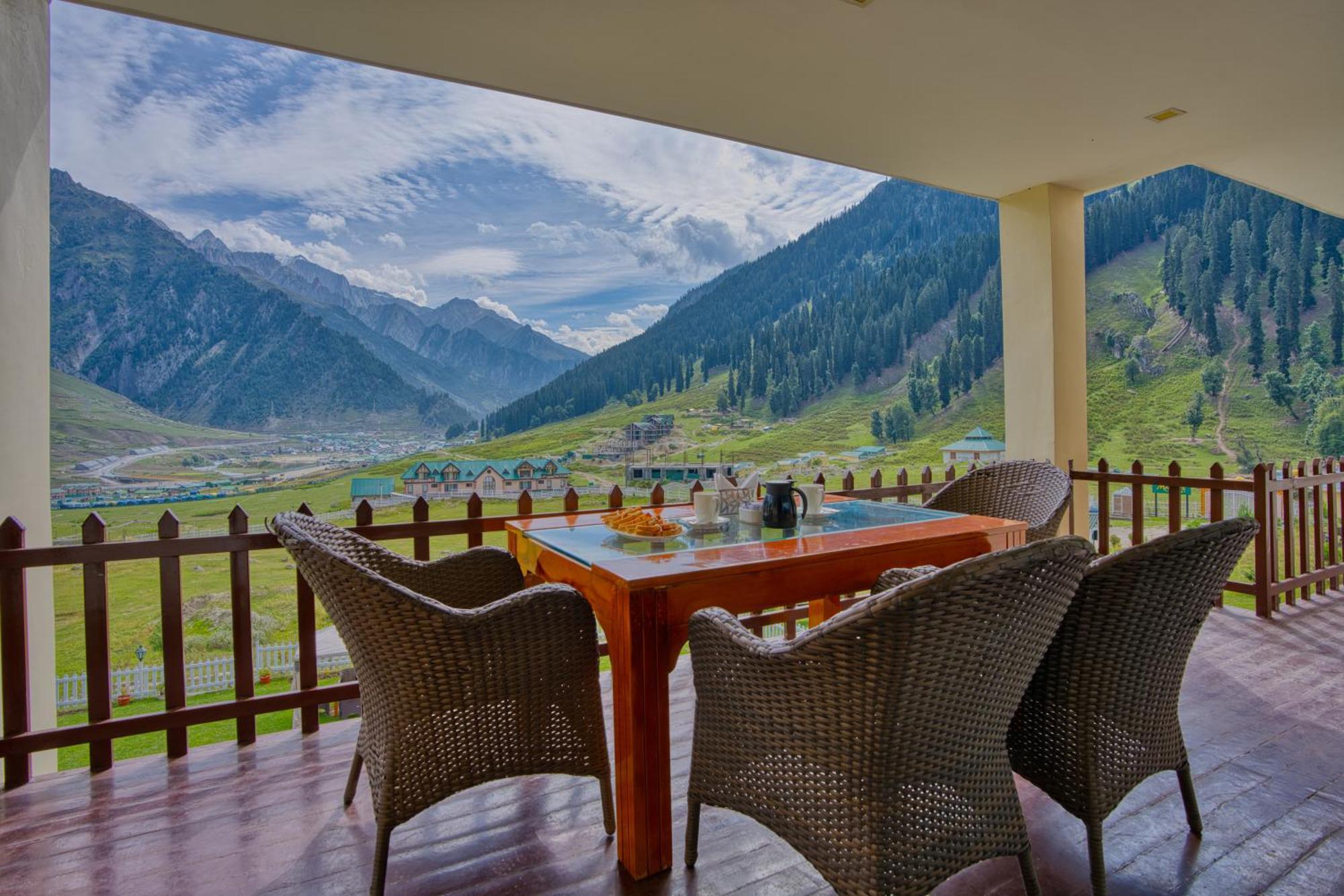 Golden Meadows Hotels & Resorts Sonamarg Exterior photo